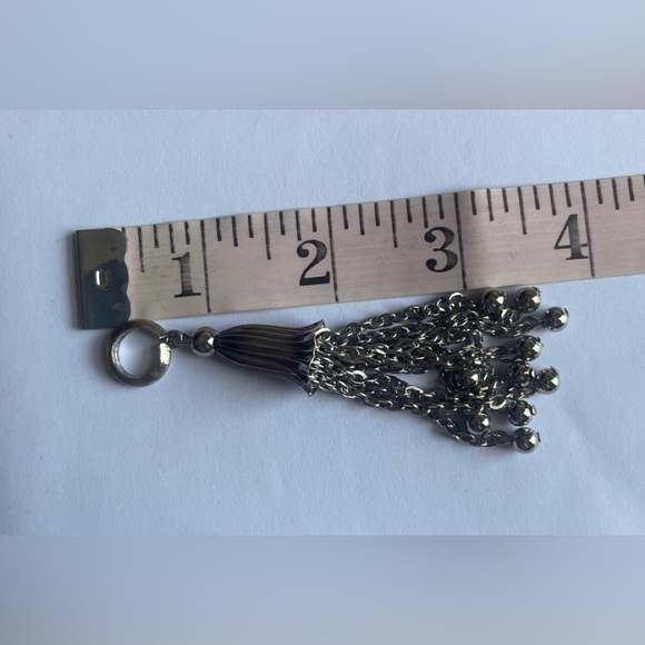 Silver Toned Chain Pendant - Picture 3 of 3